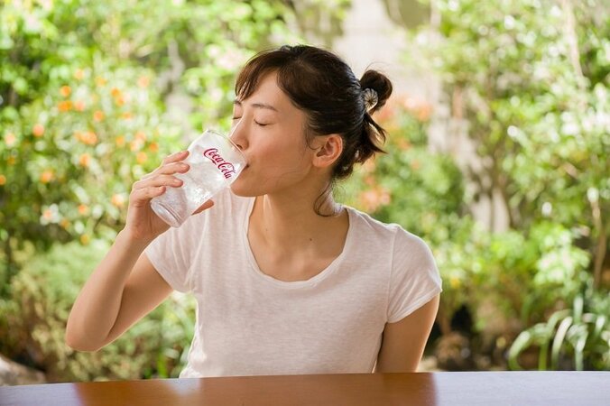 綾瀬はるか、新CM撮影で縁側がある一軒家に「実家を思い出しますね」 6枚目