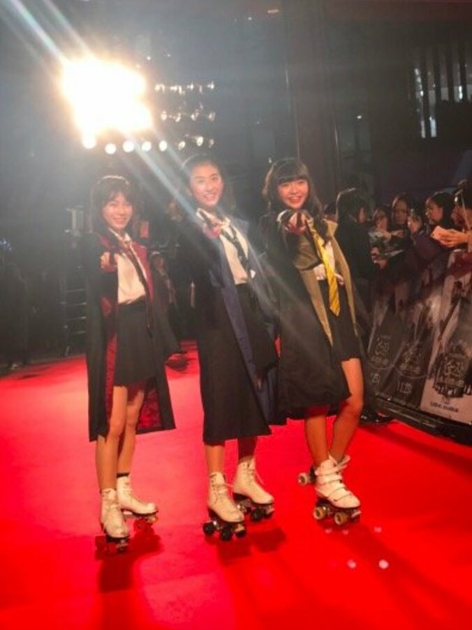 ローラースケートアイドル・Spindle『ファンタビ』レッドカーペットセレモニーに参加　高速スピンを披露！ 1枚目