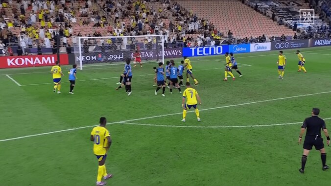 衝撃！ 川崎GKがC・ロナウドの“超高速ドライブFK”を止めてファン騒然！「常人じゃない超反射神経」「見た目以上に難しいスーパーセーブ」「神の領域に到達」【ALCE準決勝】 2枚目