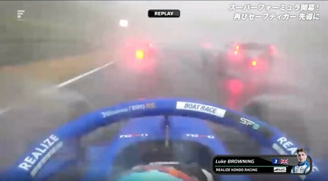 マシンが「後ろから飛んできた」 土砂降り日本最速レースで戦慄アクシデント「ひっくり返ってもおかしくなかった」中継騒然 2枚目