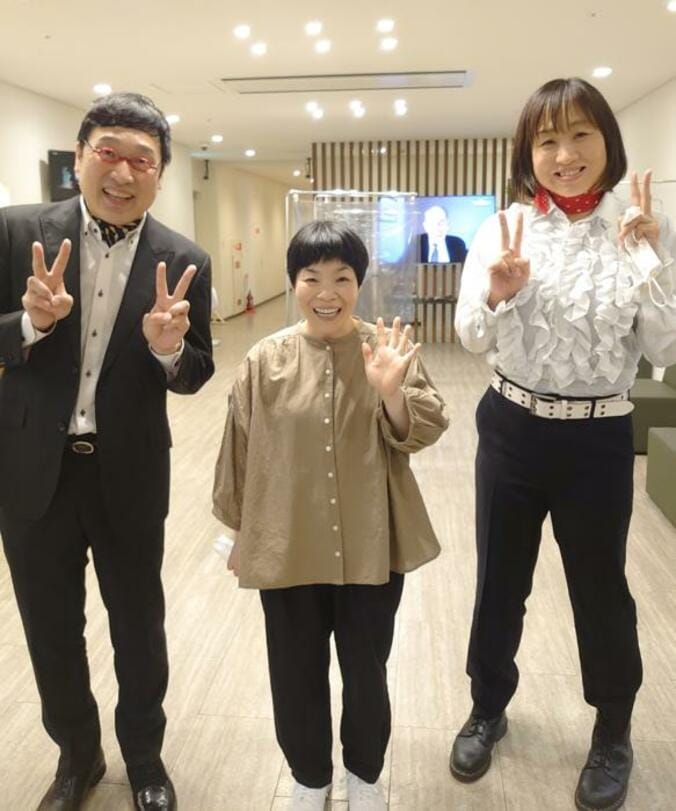 山田花子、南海キャンディーズとの3ショットに「身長差凄い！」「親子ショット？」の声  1枚目