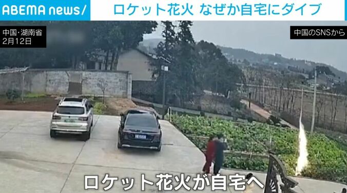 花火を楽しむ家族