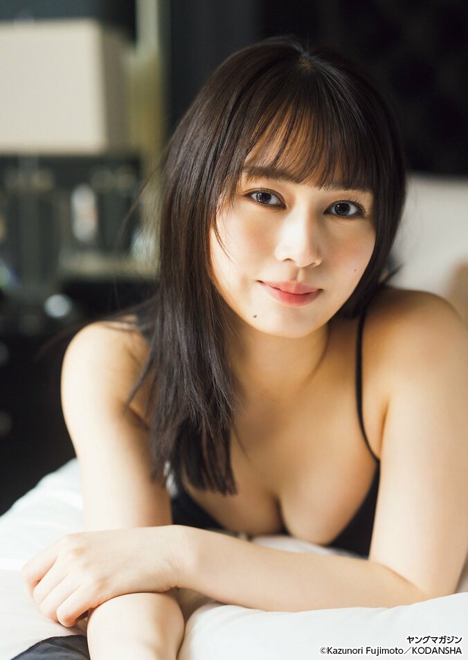 ミス慶應理工の圧倒的美才女 青野さくらが水着姿で初グラビア 『ヤンマガ』巻中に登場 3枚目