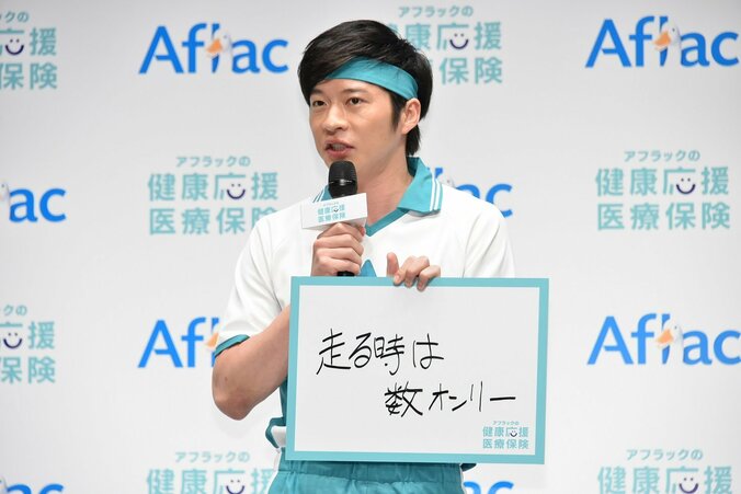 田中圭、CM撮影もおっさんずラブ状態！？「いい匂い」であばれる君ドキドキ 3枚目