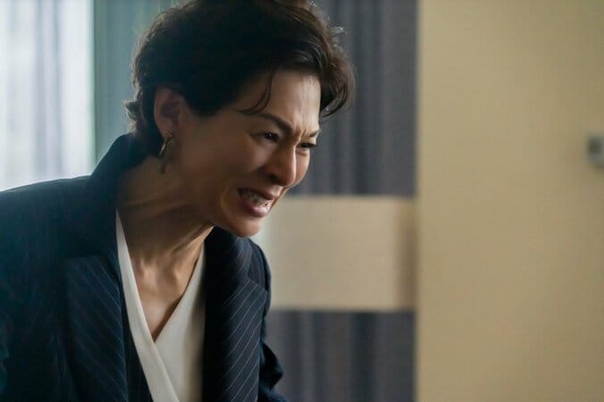 【写真・画像】性加害俳優を殴りつけ「お前のせいで！！」“事務所社長”鈴木保奈美のブチギレ演技がすごい『スキャンダルイブ』最終話　4枚目