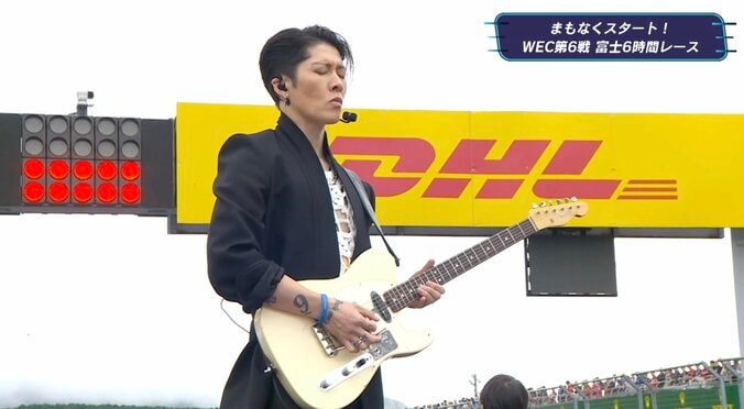 「まさか国歌演奏するとは」大物ギタリスト、“異色の生演奏”に反響 サーキットに轟くロックサウンドに驚きの声 3枚目