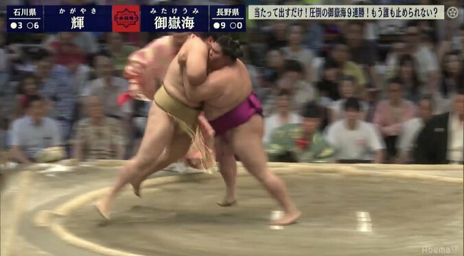 御嶽海、圧倒的な10連勝！　輝を寄せ付けず万全の寄り切り 1枚目