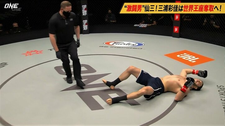 「まるで衝撃映像」100キロ超級、“Wノックダウン”の秒殺KO劇 対照的なラストに「こんなの初めて見た」ファン騒然