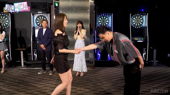 「スタイルめちゃくちゃいい」25歳美脚モデルが超ミニスカスタイルで合コンに登場！ 男性陣全員から鬼モテに