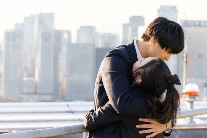 ぎゅっと抱きしめ、まさかキス！？身長差カップル・たすく＆えみりのイチャイチャにゆいPら大興奮『恋ステ 2023春～Sweet Orange Memory～』