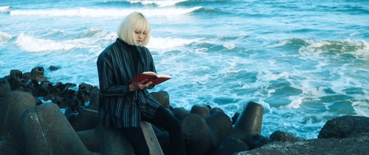 夜猫族noma主宰のコンピレーションEP "Manicity" から、XakiMichele、 Bonbero、nomaによる「Docchi」のMVを公開。