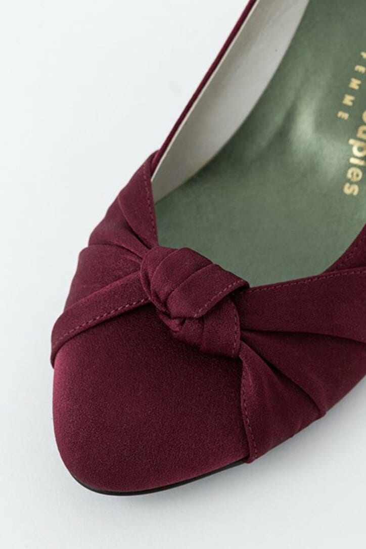 アニメ『K RETURN OF KINGS』伏見猿比古と八田美咲イメージのコラボアイテムが登場！　冬パンプスが普段使いにぴったり