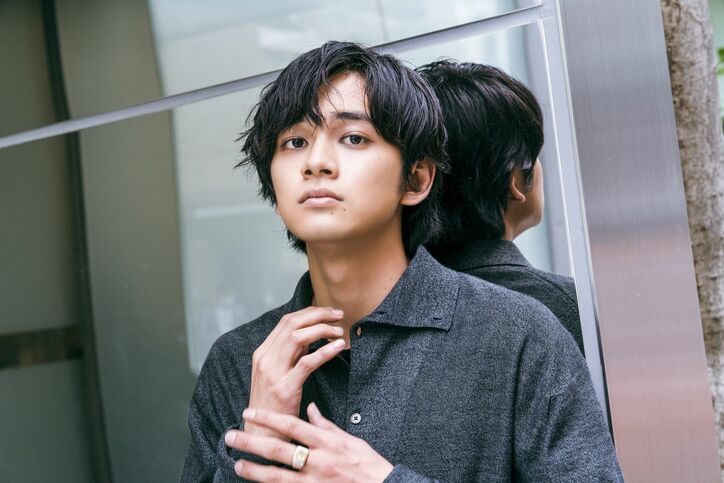北村匠海&井上祐貴が俳優業の“沼”エピソードを語る「子役時代、あくびで目を潤ませて…」映画『明け方前の若者たち』インタビュー