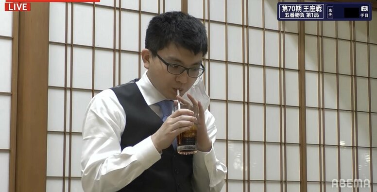 「いろいろツッコミどころが…」永瀬拓矢王座のボリュームたっぷり昼食に解説者も口あんぐり／将棋・王座戦五番勝負第1局