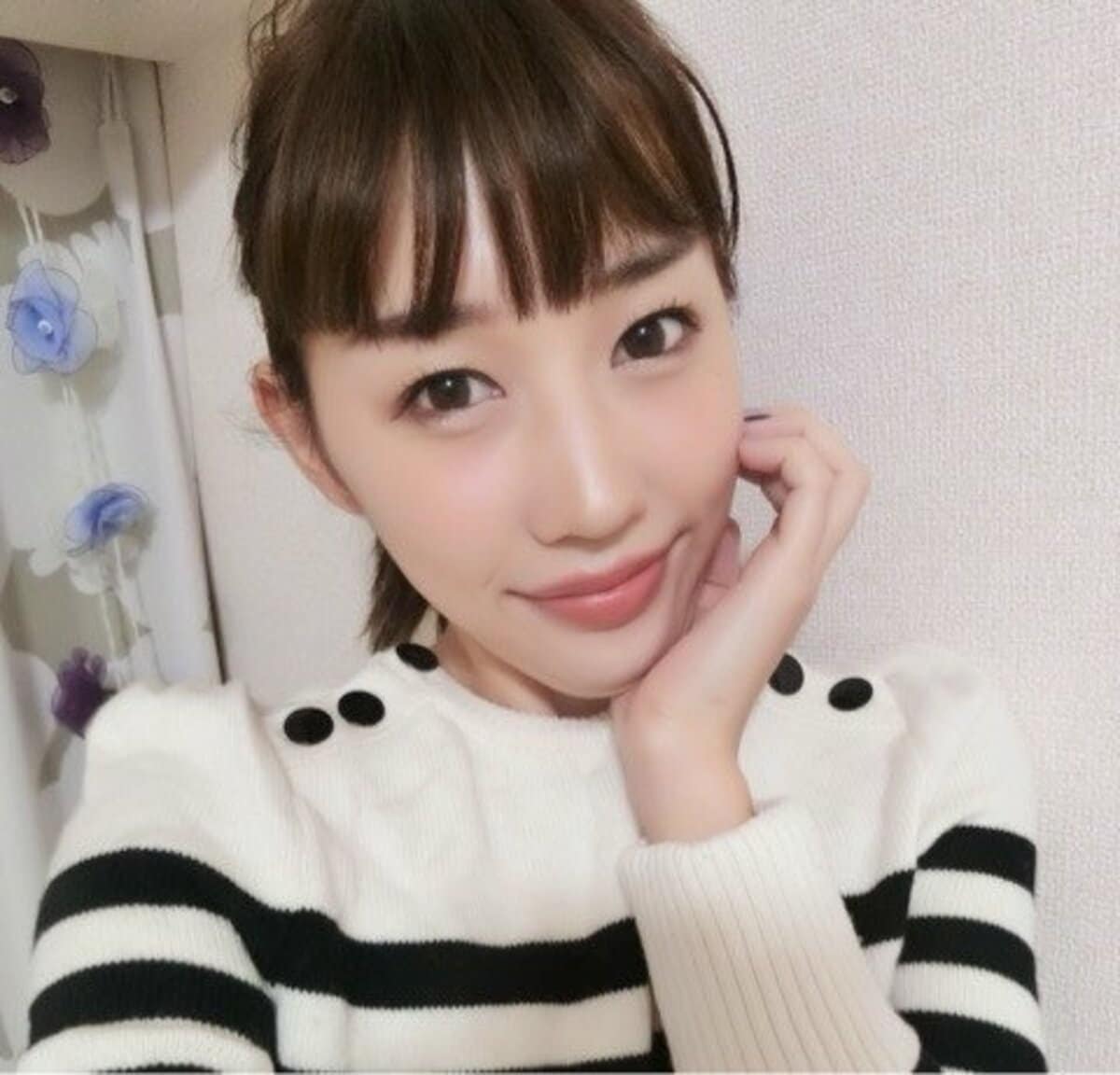 綾瀬はるか風の 真似メイク を披露 パッツン前髪を少し散らすのがポイント 話題 Abema Times