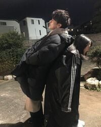 「2人とも素敵です」「ホント仲良し～」佐藤健＆上白石萌音の“身長差”2ショットにファン歓喜