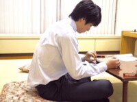 劇団EXILE・鈴木伸之、休憩中の後ろ姿を披露　大きな背中にファンうっとり