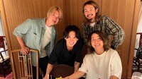ワンオクTomoya「最強の家族」35歳誕生日4ショット公開