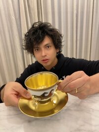 アレクサンダー『HERMESの金のコーヒーカップ❤️』
