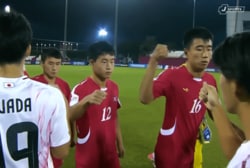 「何だこれ…？」サッカー北朝鮮代表の“グーパンチ挨拶”に世界衝撃「もはやボクシング」「なんて野蛮なんだ」日本戦で物議行動【U-17W杯】