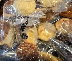  高橋英樹、娘・真麻と妻から届いた写真を公開「沢山買いました！と、、、」 