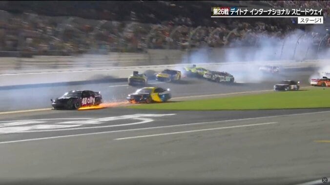 目の前で多重クラッシュ発生もほぼ無傷！ “奇跡的すり抜け”に現役最強ドライバー「俺はサンドイッチになってしまった」無線で驚き 3枚目