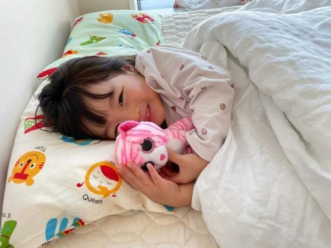  浜田ブリトニー、4歳の誕生日を迎えた娘を祝福「それにしてもあっという間」  1枚目