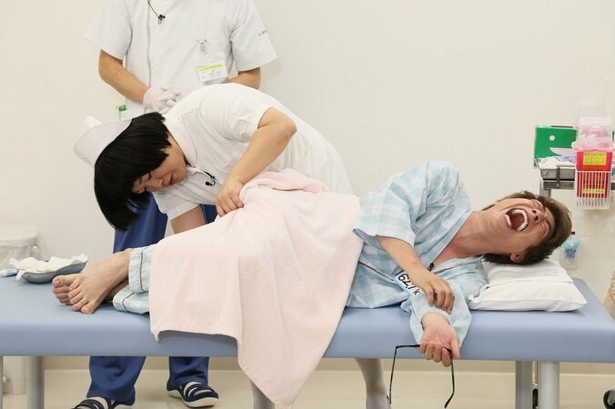 有吉弘行、“看護師オカリナ”による「採血検査」の犠牲者に 5枚目