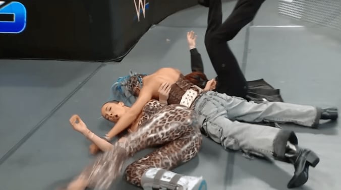 ジュリアはチェルシーたちの上で大の字に