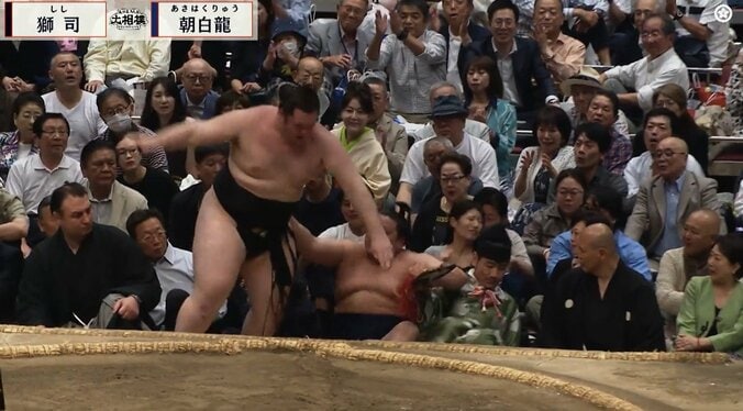 「がっつりダメ押し」「最後良くなかった」獅司、決着後の“一撃”にファン苦言 控え行司も被弾 3枚目