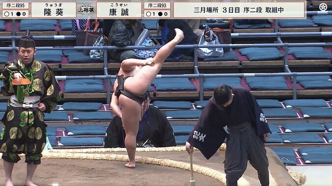 「脚、太くね？」「筋肉ヤバ」17歳小兵力士、脚の付け根がエグい太さ “意外”な極太脚に騒然 3枚目