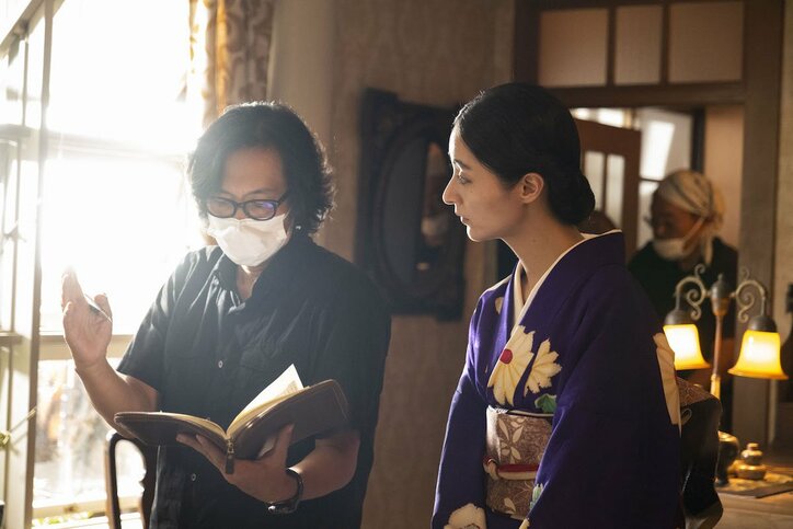 羽村仁成、がっつく食事シーンに苦戦「育ちの良さが出てしまっている（笑）」『リボルバー・リリー』現場レポート