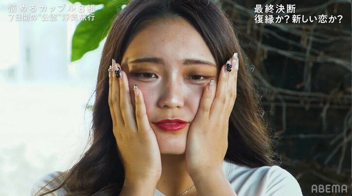 美脚すらりの爆モテ美人焼肉店員、束縛が強い彼氏と浮気相手から同時に告白され…バチバチの展開に『隣恋4』#8