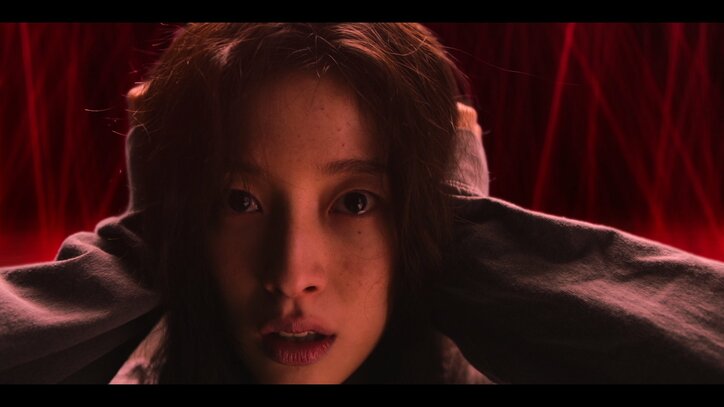 【写真・画像】性的関係を持った人同士の頭上に“赤い線=Sライン”が現れる?!奇妙な世界を描いた考察系サスペンスドラマ『S Line ~見えてはいけない関係~』イ・スヒョク、イ・ダヒ、OH MY GIRLのアリン出演 2枚目