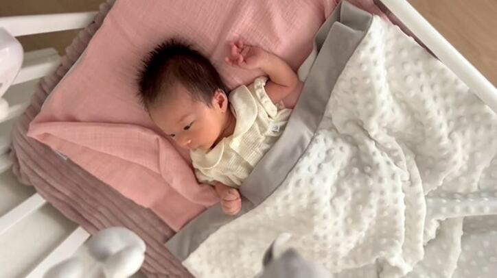  鈴木亜美、8月に出産した第3子女児の様子を報告「基本的にご機嫌さん」 