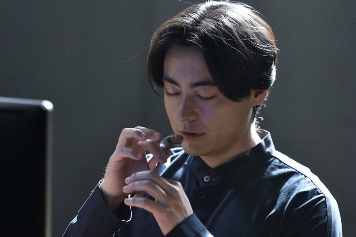 圭司（山田孝之）と祐太郎（菅田将暉）がスプーン曲げ！？野田洋次郎が元・天才超能力少年を演じる『dele』第4話あらすじ（場面写真15枚）