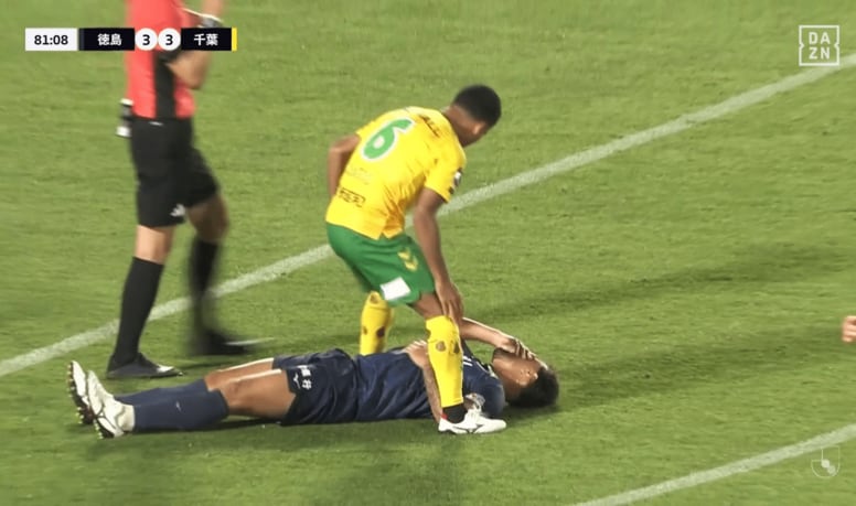 「永久追放もの」ブチギレの“首絞め”で一発レッドカード…「普通に暴行」「最低でも5試合以上の出場停止か？」千葉MFの愚行に非難殺到