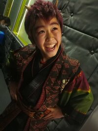 鈴木福 au新CMの赤鬼役で登場 菅田将暉の息子になり「めっさかっこいい!」