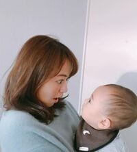 磯山さやかと赤ちゃんの"お茶目かわいい"2ショットに「素敵」「同じ顔してる」の声