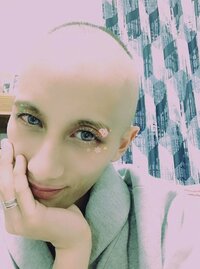 Nosuke、坊主×メイクアップの画像に「カッコイイです」「妖しく艶めかしい」と称賛の声