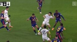 相手選手がイライラ！ 町野修斗、場内がざわつく“一瞬のプレー”「どっちだ？」交代直後に接触転倒でPK判定→OFRで取り消し