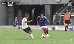 「本当に16歳？」マリノス超新星の“緩急ドリブル”にファン喝采！左サイドを切り裂く姿に「エレガント」「うまいなぁ」