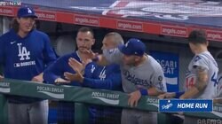 ぶっ壊す気か！大谷豪快弾→ベンチが”大暴れ”「ヤバすぎる」「やりすぎw」チームメイトの衝撃リアクションが話題に「なおドw」