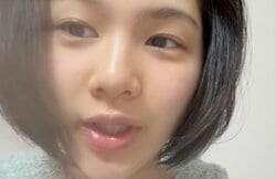 「ルックスが完璧」と称賛された19歳女優、部屋着姿で自宅から配信！途中でカメラに近づき…