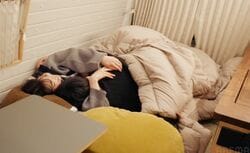 芸能人夫婦が車中で60秒以上も抱き合いイチャイチャ…「このままだと眠れない」妻の誘いに夫が動揺『私たち結婚しました 5』第6話