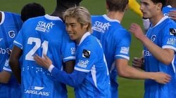 伊東純也の勢いが止まらない！ 30m級”稲妻スルーパス”でピッチを切り裂く 先制アシスト直後にまたも…場内どよめき一瞬で好機演出