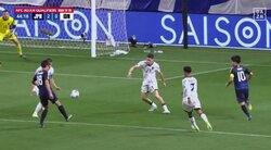 ジダンかよ！久保建英の決定機を演出した“極上浮き球パス”が話題「久保がイキイキ」「キミッヒ的なパス」欧州仕込みの圧巻ポストプレーにファン衝撃「そんなんできるんや」