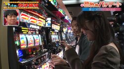 手と手を握って、一緒に…人気芸人とメガネ美女がボディタッチで急接近デート