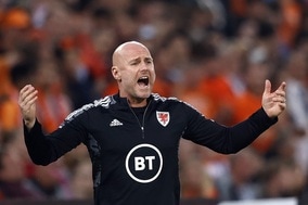 ウェールズ代表のページ監督が契約延長！　ギグス氏に代わり64年ぶりのW杯出場に導く