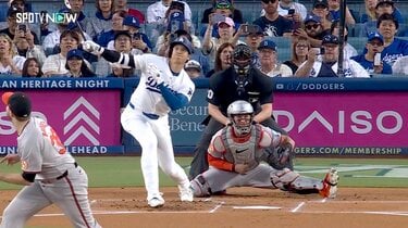 これで入るの！？ 大谷翔平の衝撃アーチにバッテリー“愕然” 泳いでいる